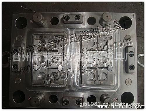 臺(tái)州市黃巖誠(chéng)迅塑料模具廠 蓄電池外殼蓋子模具高清細(xì)節(jié)圖與材料解析